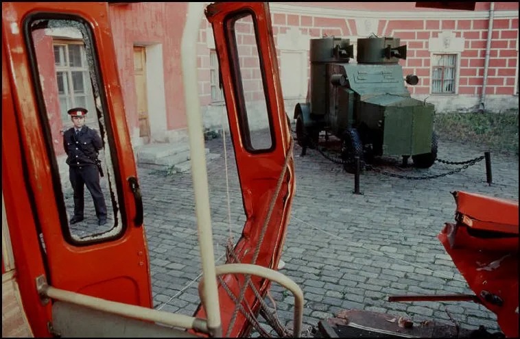 [Gueorgui Pinkhassov] 빛과 우연으로 만드는 시적 스트리트 사진의 마법_게오르기 핀하소프 Photo-Image