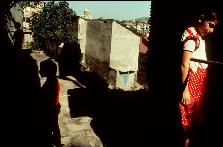 [Gueorgui Pinkhassov] 빛과 우연으로 만드는 시적 스트리트 사진의 마법_게오르기 핀하소프 Photo-Image