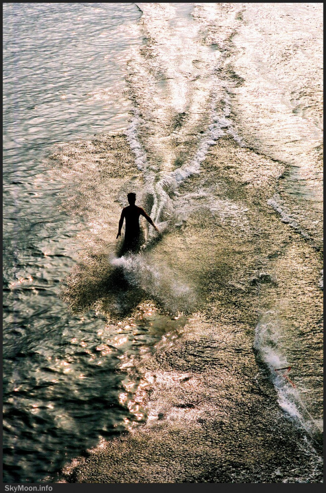 물 위의 사람들 Photo-Image